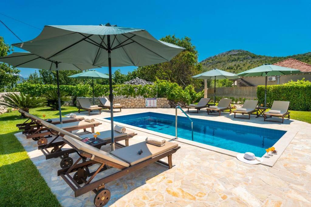 Vila Vergatum-Privacy,Gym,Billiards,Table Tennis Donji Brgat ภายนอก รูปภาพ