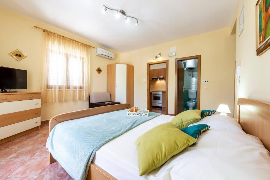 Vila Vergatum-Privacy,Gym,Billiards,Table Tennis Donji Brgat ภายนอก รูปภาพ
