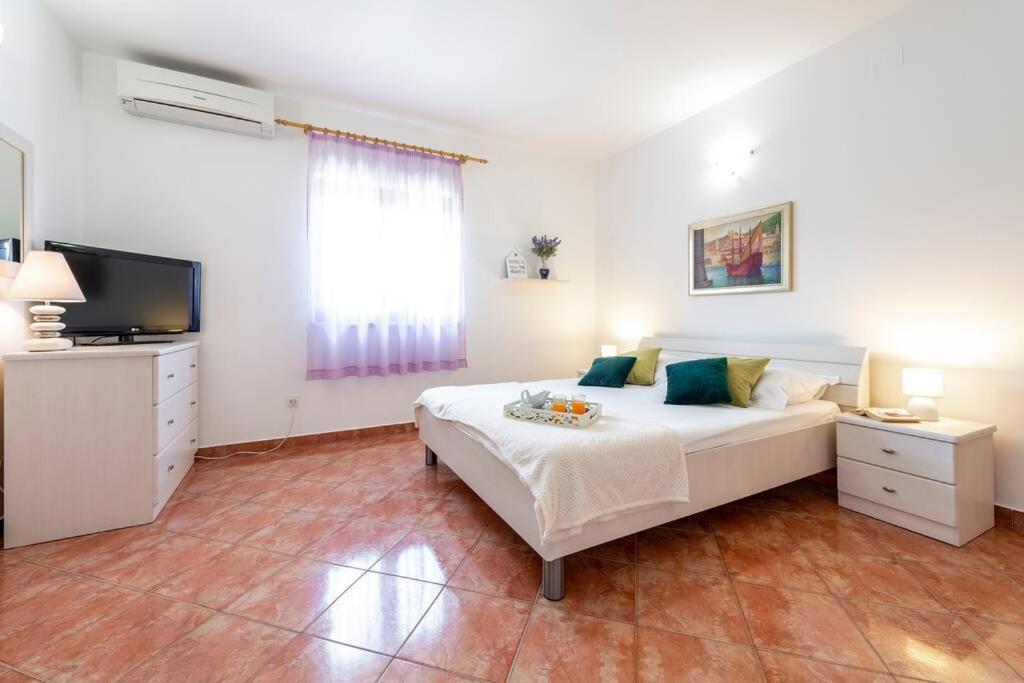 Vila Vergatum-Privacy,Gym,Billiards,Table Tennis Donji Brgat ภายนอก รูปภาพ