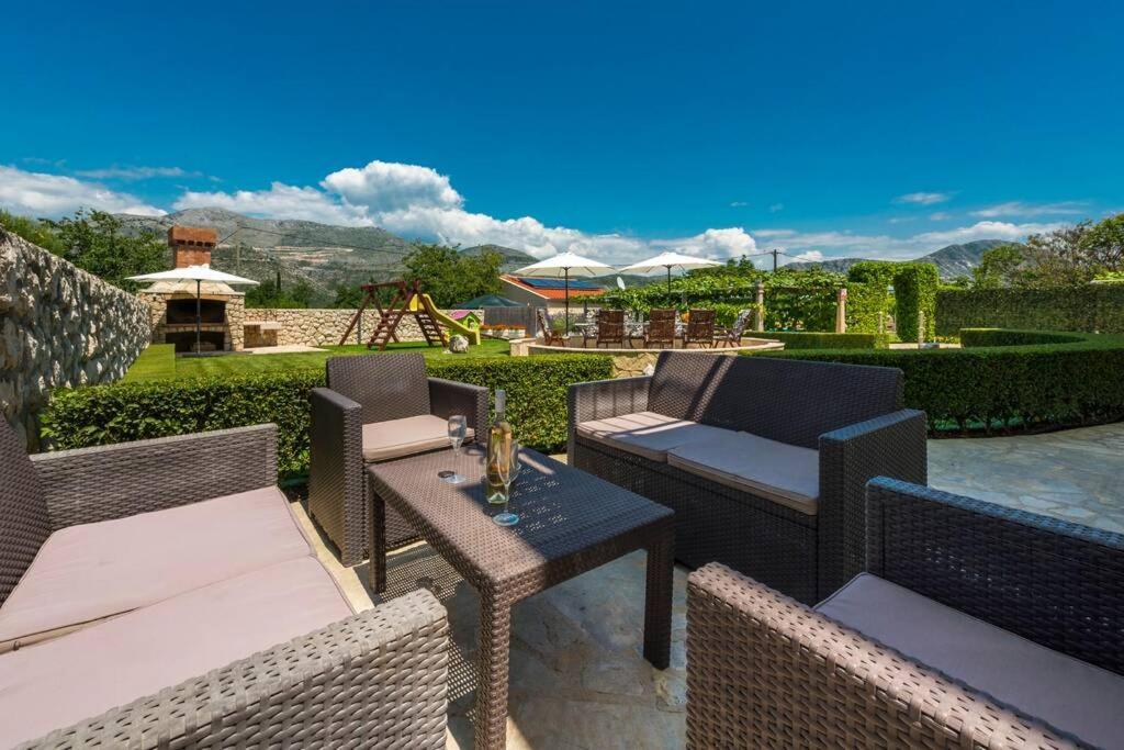 Vila Vergatum-Privacy,Gym,Billiards,Table Tennis Donji Brgat ภายนอก รูปภาพ