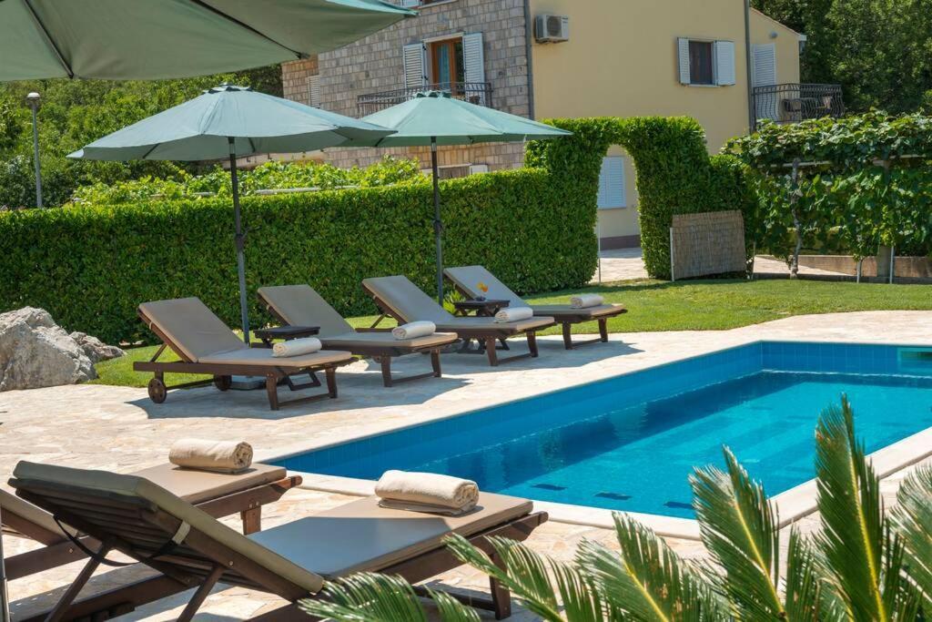 Vila Vergatum-Privacy,Gym,Billiards,Table Tennis Donji Brgat ภายนอก รูปภาพ