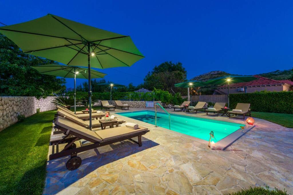 Vila Vergatum-Privacy,Gym,Billiards,Table Tennis Donji Brgat ภายนอก รูปภาพ