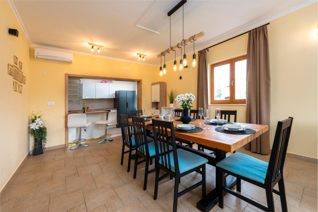 Vila Vergatum-Privacy,Gym,Billiards,Table Tennis Donji Brgat ภายนอก รูปภาพ