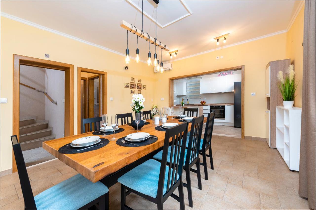 Vila Vergatum-Privacy,Gym,Billiards,Table Tennis Donji Brgat ภายนอก รูปภาพ